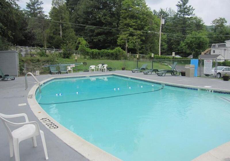 汽车旅馆  Howard Johnson By Wyndham Lake George