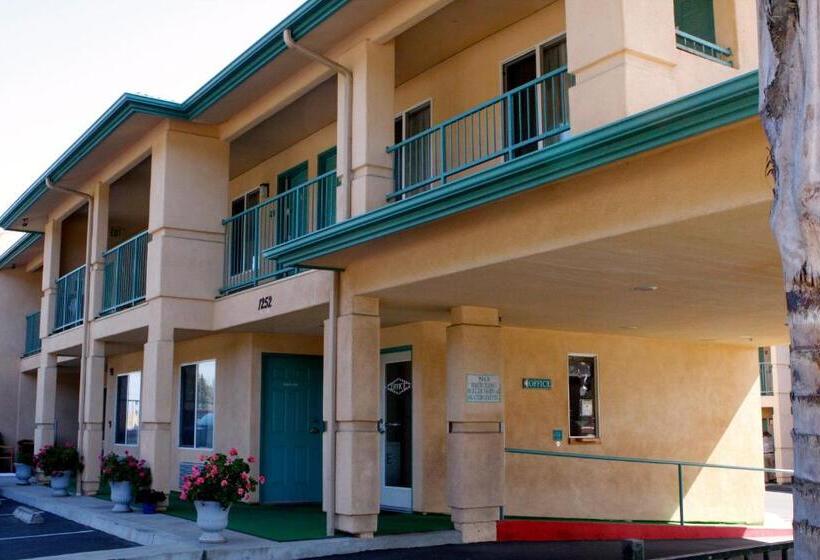 فندق على الطريق Dune Surfer Inn