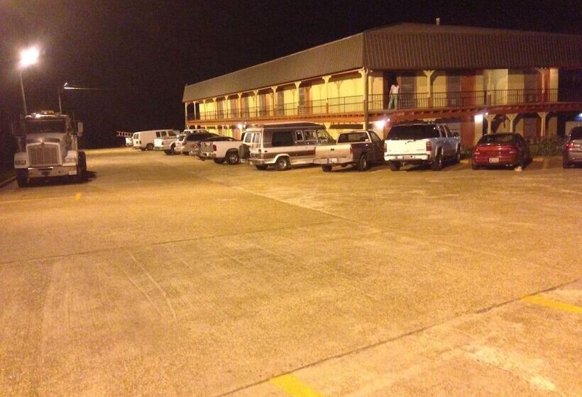 فندق على الطريق Sportsman Inn And Suites