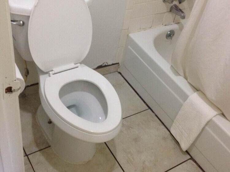 فندق على الطريق Sportsman Inn And Suites