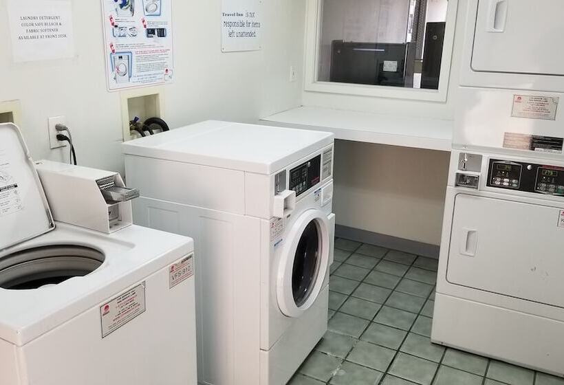 فندق على الطريق Travel Inn Omaha