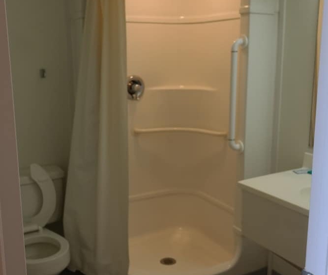 فندق على الطريق Travel Inn Omaha