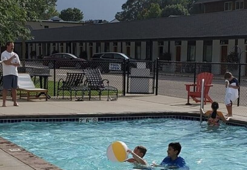 모텔 Vintage Block Inn & Suites