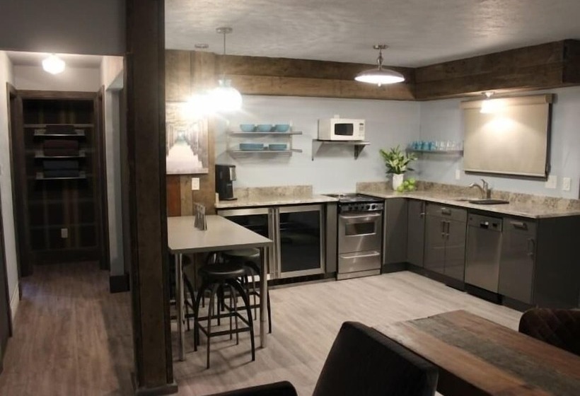 모텔 Vintage Block Inn & Suites