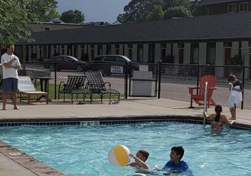 모텔 Vintage Block Inn & Suites