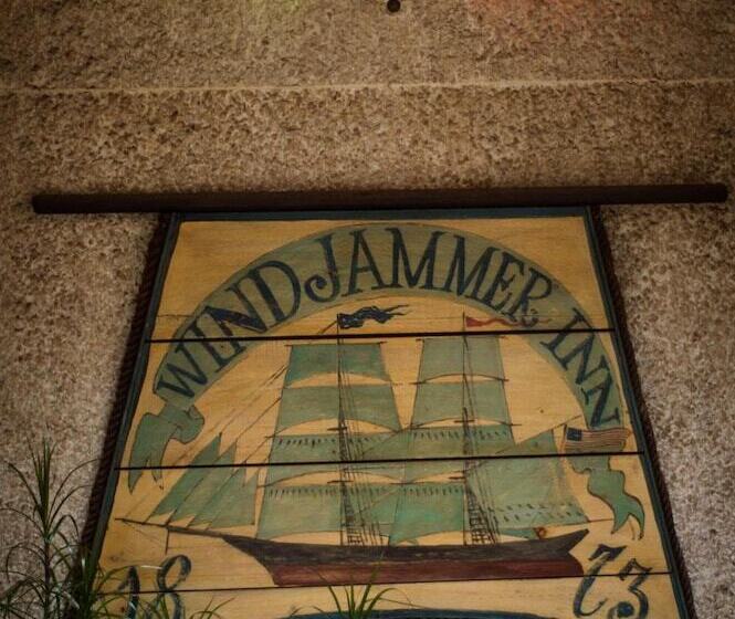 Мотель Windjammer Motor Inn