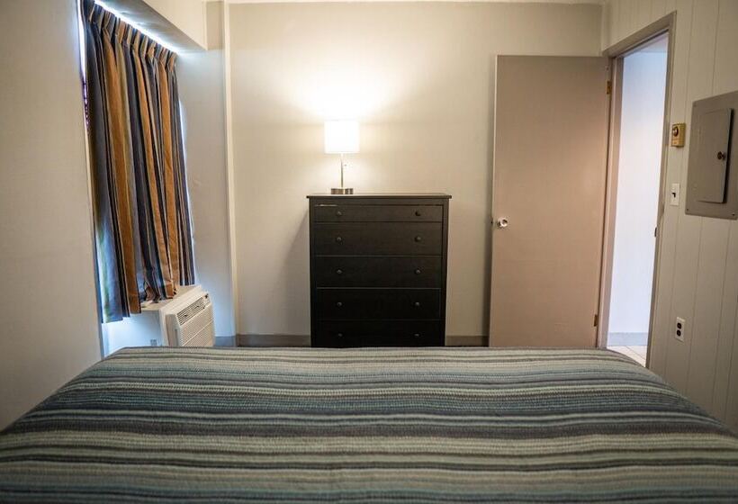 Мотель Windjammer Motor Inn