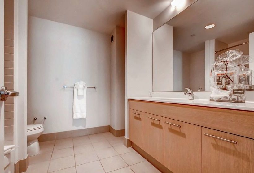 Oakwood At Third Square