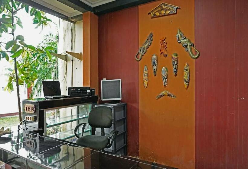 호텔 The Castury Homestay Syariah By Oyo Rooms