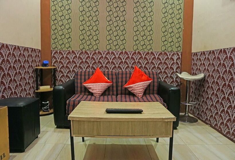 호텔 The Castury Homestay Syariah By Oyo Rooms