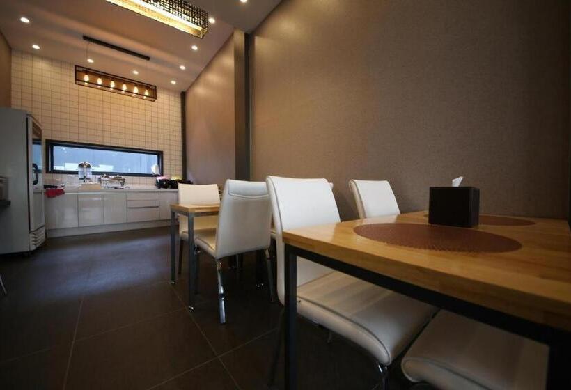 Отель Best In City