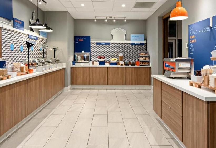 Отель Holiday Inn Express & Suites Palm Desert   Millennium, An Ihg