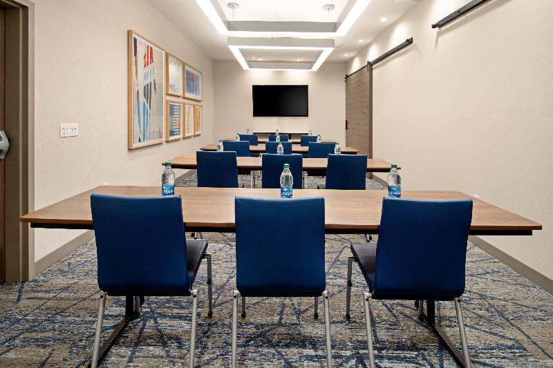 Отель Holiday Inn Express & Suites Palm Desert   Millennium, An Ihg