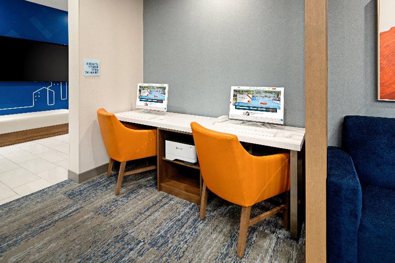 Отель Holiday Inn Express & Suites Palm Desert   Millennium, An Ihg