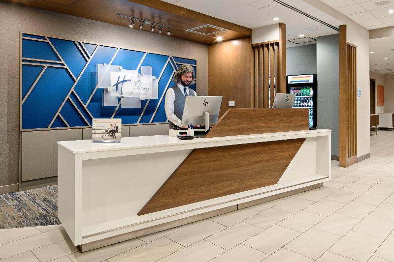 Отель Holiday Inn Express & Suites Palm Desert   Millennium, An Ihg