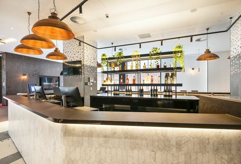 فندق Holiday Inn Express Melbourne Little Collins, An Ihg