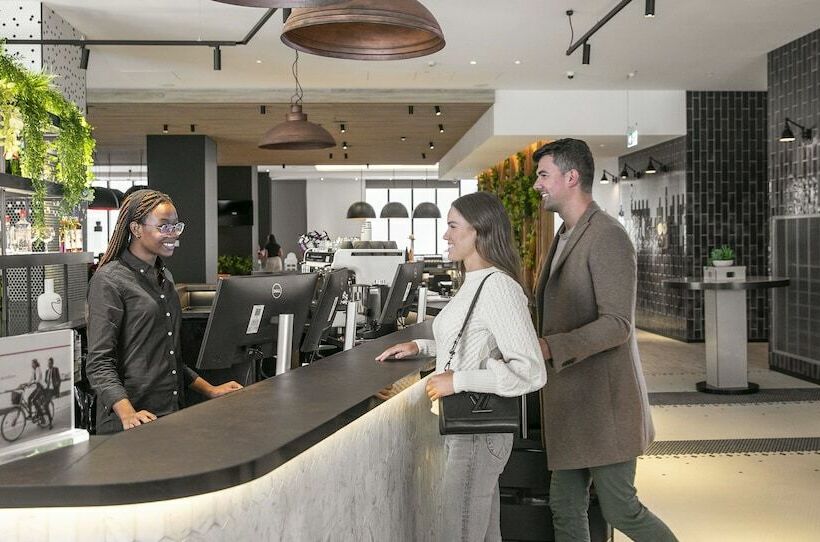 فندق Holiday Inn Express Melbourne Little Collins, An Ihg