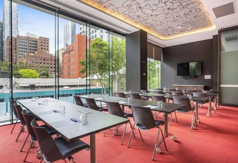 فندق Holiday Inn Express Melbourne Little Collins, An Ihg