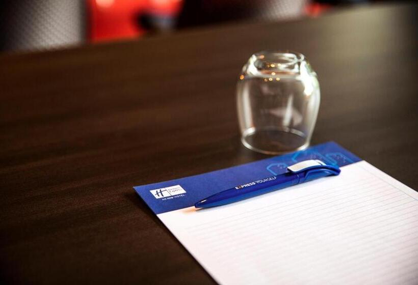 فندق Holiday Inn Express Melbourne Little Collins, An Ihg