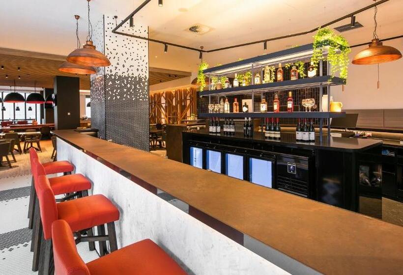 فندق Holiday Inn Express Melbourne Little Collins, An Ihg