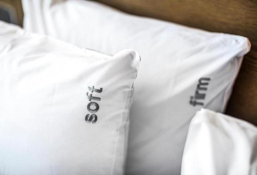 فندق Holiday Inn Express Melbourne Little Collins, An Ihg