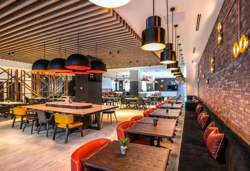 فندق Holiday Inn Express Melbourne Little Collins, An Ihg