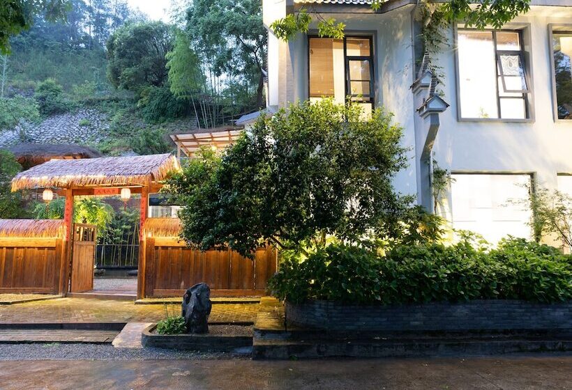 호텔 Yue Shan Shui She Taining