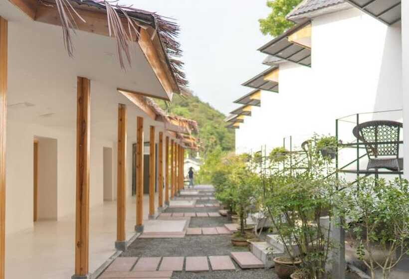 호텔 Yue Shan Shui She Taining