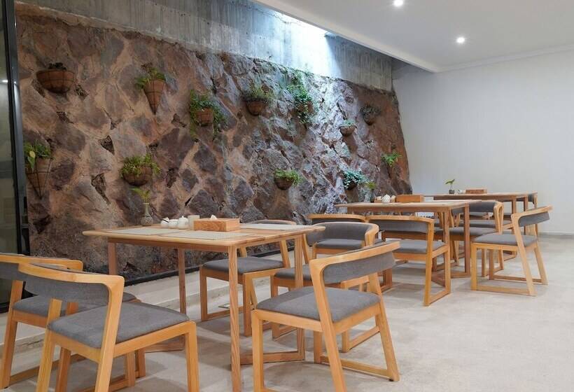 호텔 Yue Shan Shui She Taining