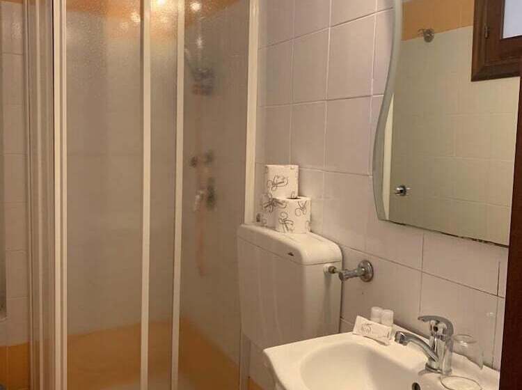 هتل Pippo A Vernazza Rooms