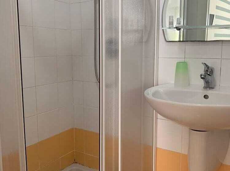 هتل Pippo A Vernazza Rooms