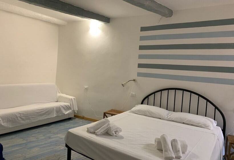هتل Pippo A Vernazza Rooms