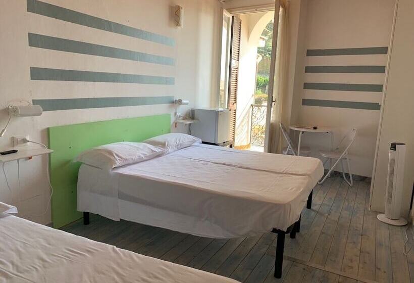 هتل Pippo A Vernazza Rooms