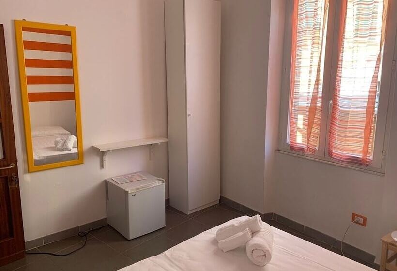 هتل Pippo A Vernazza Rooms