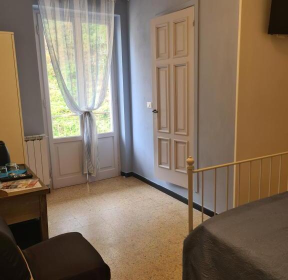 هتل Pippo A Vernazza Rooms