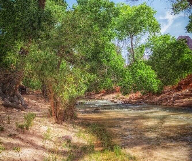 Cable Mountain Lodge