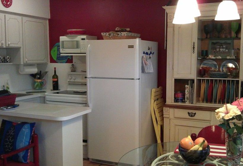 Deerfield Buccaneer Resort Apartments