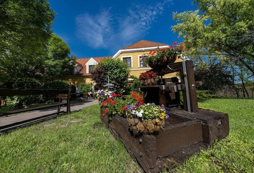 Gastland M0 Hotel & Conference Center