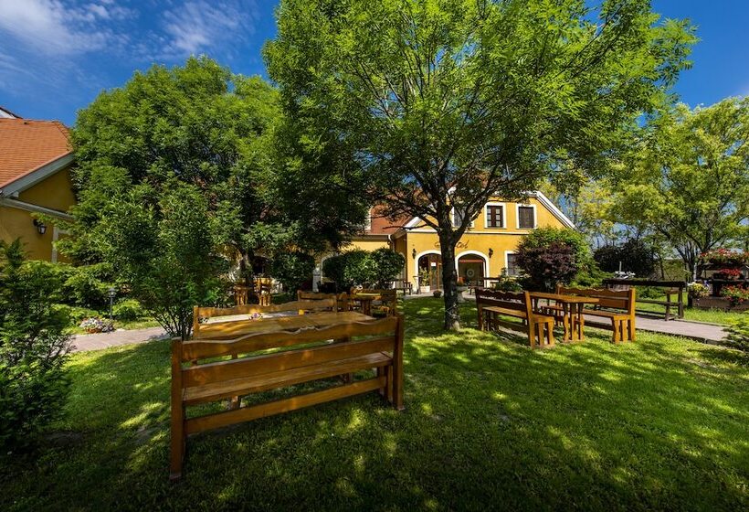 Gastland M0 Hotel & Conference Center