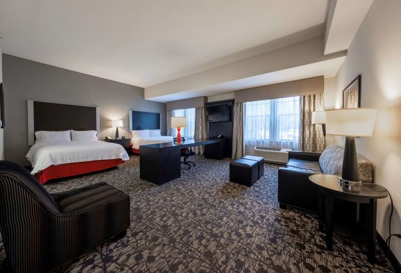 Hampton Inn & Suites Dupont