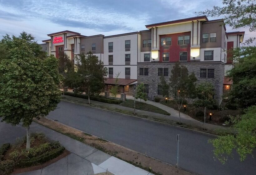 Hampton Inn & Suites Dupont