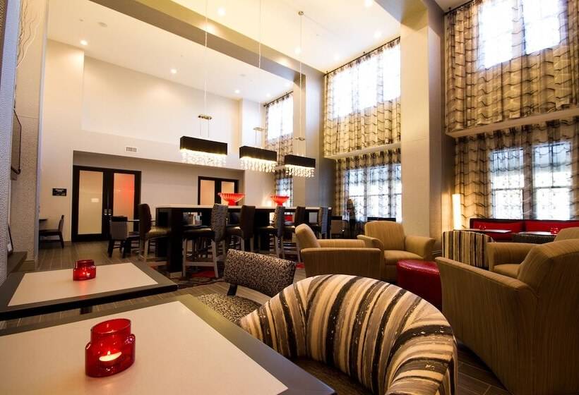 Hampton Inn & Suites Dupont