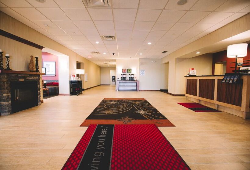 Hampton Inn & Suites Minot Airport