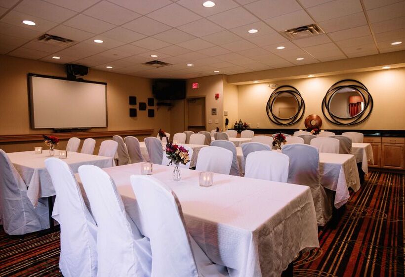 Hampton Inn & Suites Minot Airport