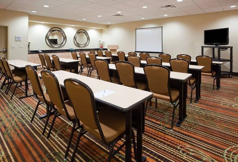 Hampton Inn & Suites Minot Airport