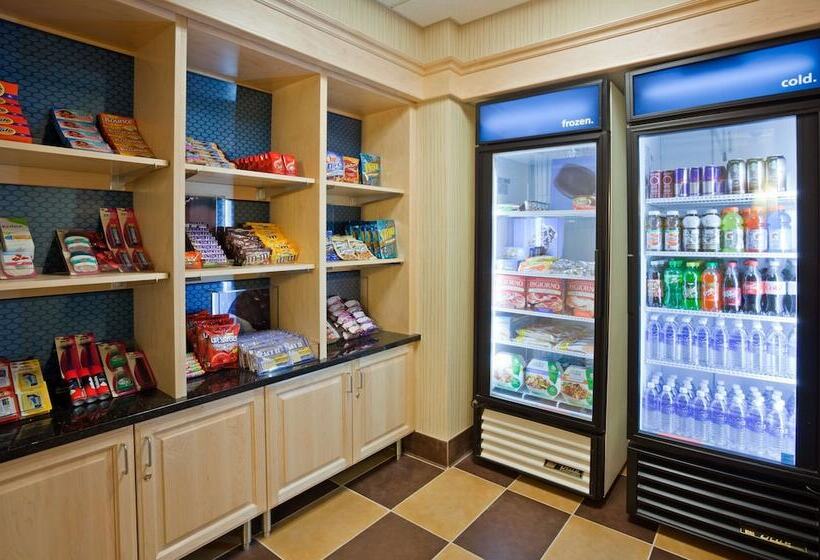 Hampton Inn & Suites Minot Airport