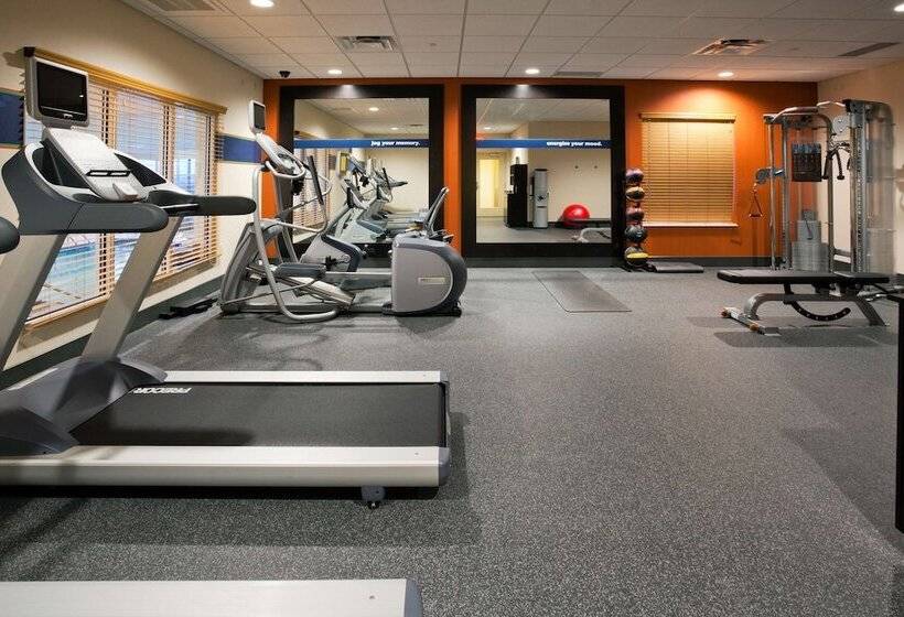 Hampton Inn & Suites Minot Airport