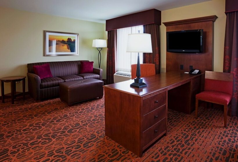 Hampton Inn & Suites Minot Airport