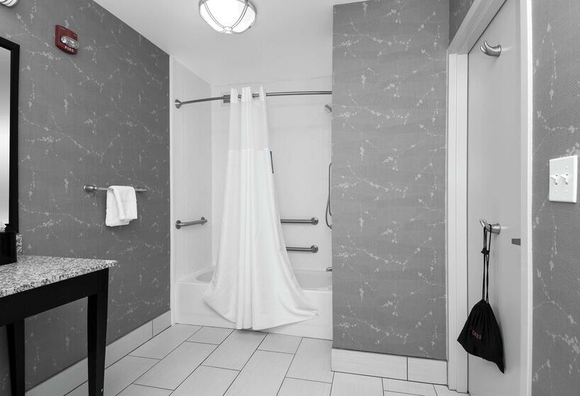 Hampton Inn & Suites Raleigh Downtown