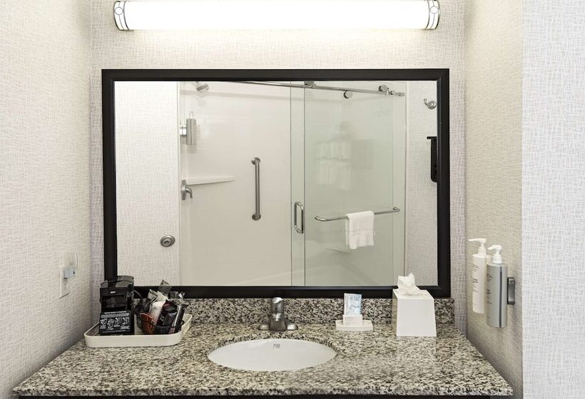 Hampton Inn & Suites Raleigh Downtown